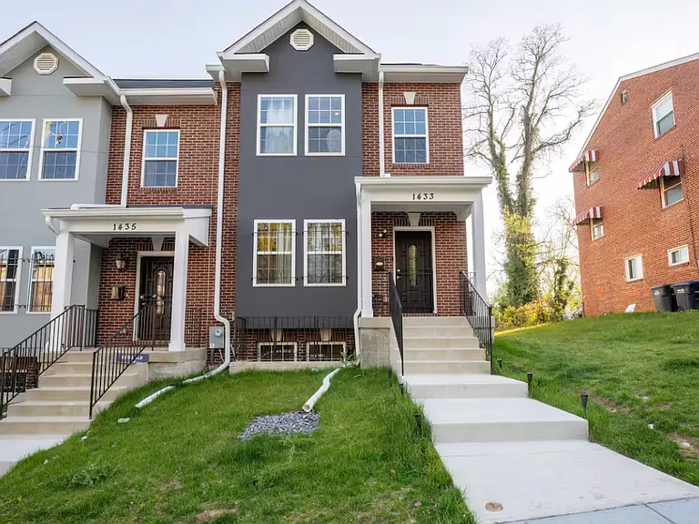 1433 Howard Rd SE — Photo 6
