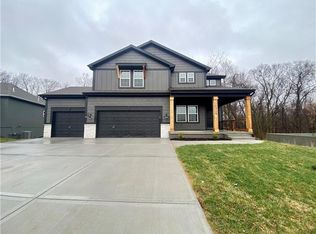 10420 N Donnelly Ave, Kansas City, MO 64156