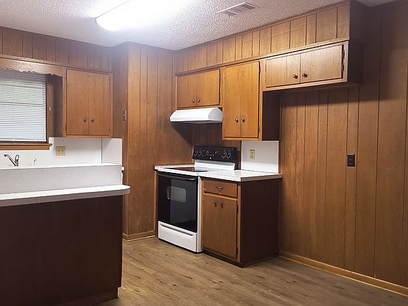 4th image of 5317 Leawood Dr