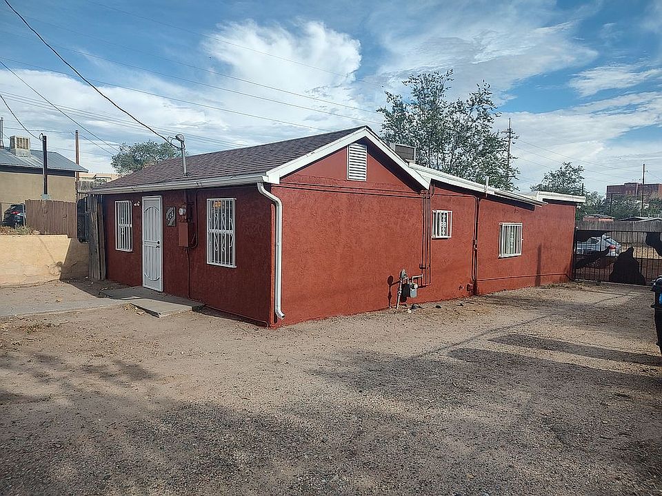 2nd image of 406 Mountain Rd NE