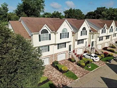 2 Sara Kathryn Way — Photo 1