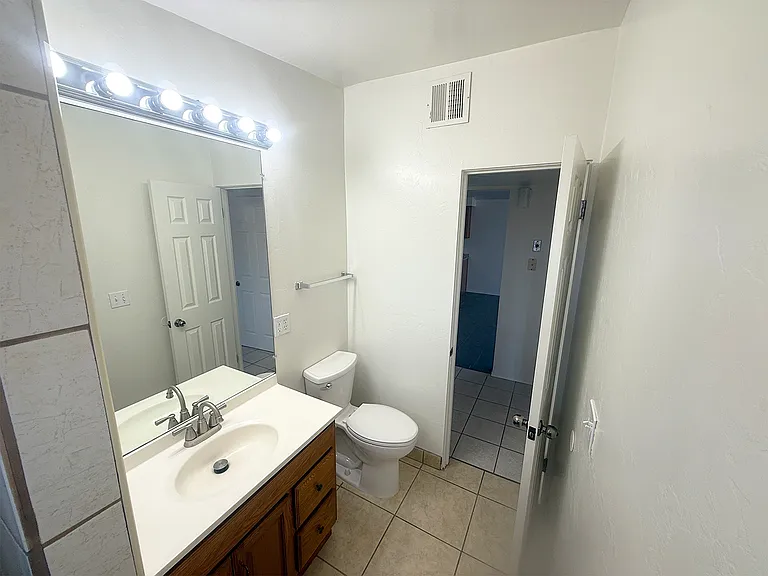 4344 N Iroquois Ave — Photo 11