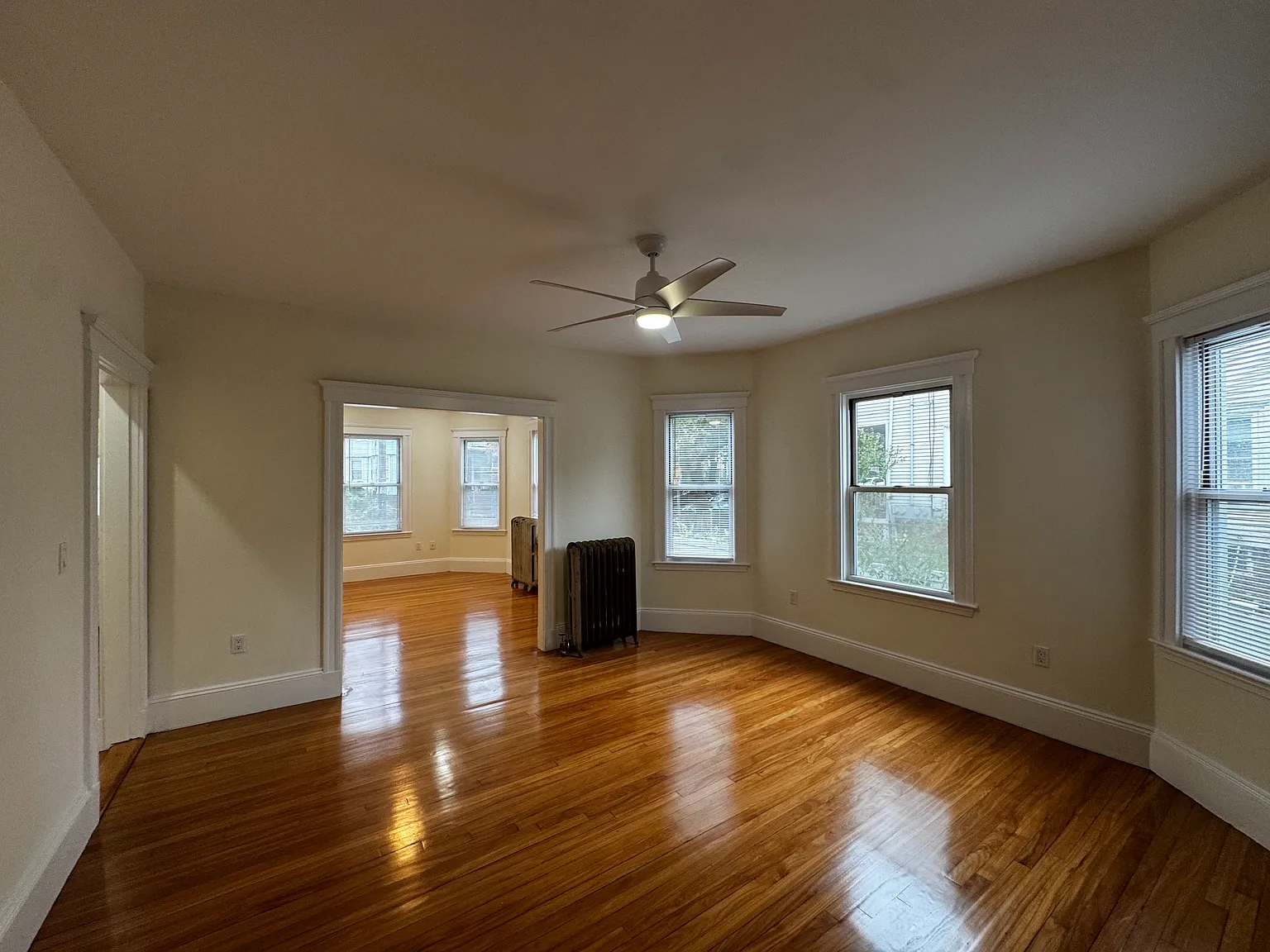 3 bed, 1400 sqft, $3,600 — Photo 3