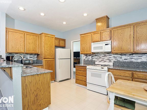 4th image of 125 Oxburough Dr