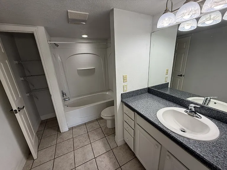 920 Tennis Way — Photo 7