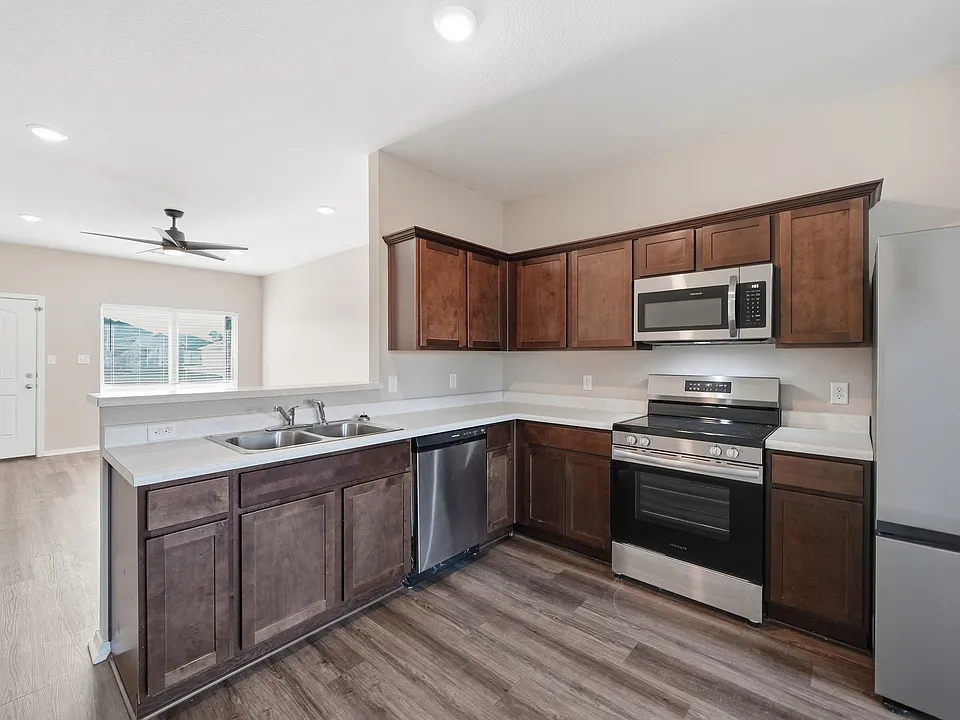 19 Farmhouse Cir