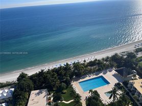 881 Ocean Dr
