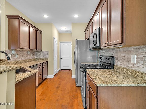 5th image of 1006 Woullard Way