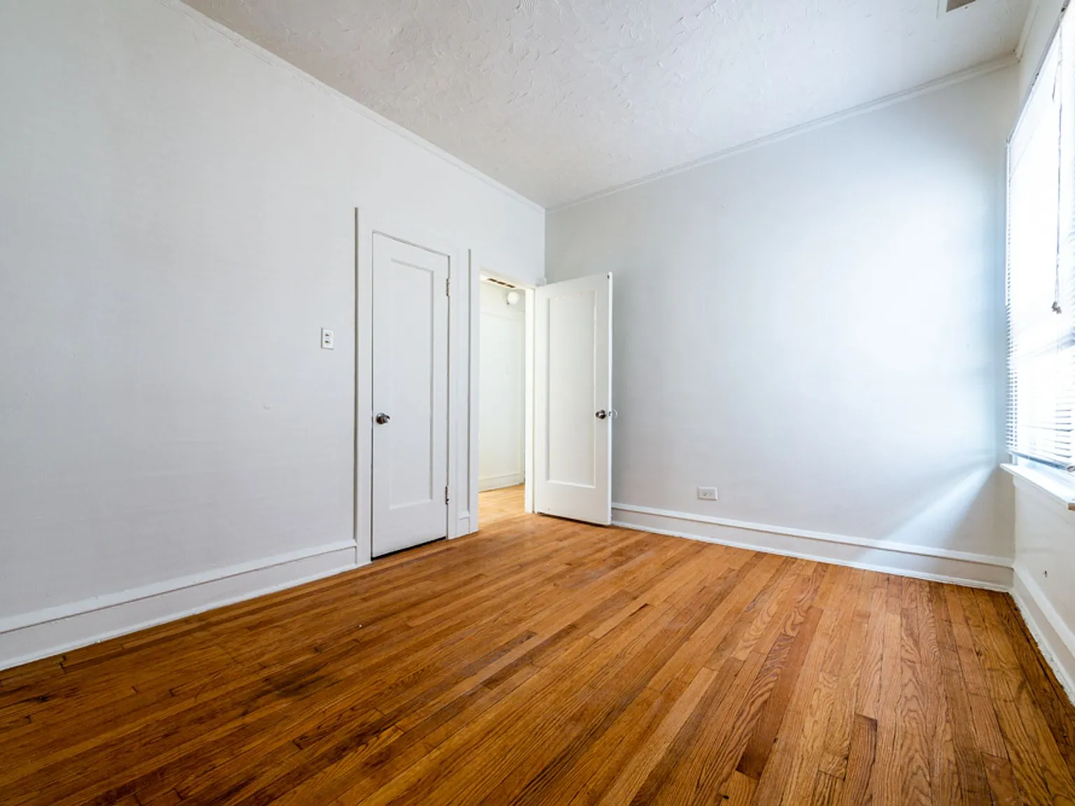 8227 S Marshfield — Photo 3