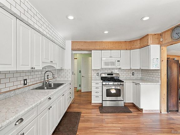 5th image of 36739 Wick Rd
