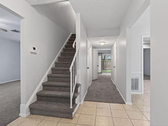 5th image of 806 S Grosvenor Ct