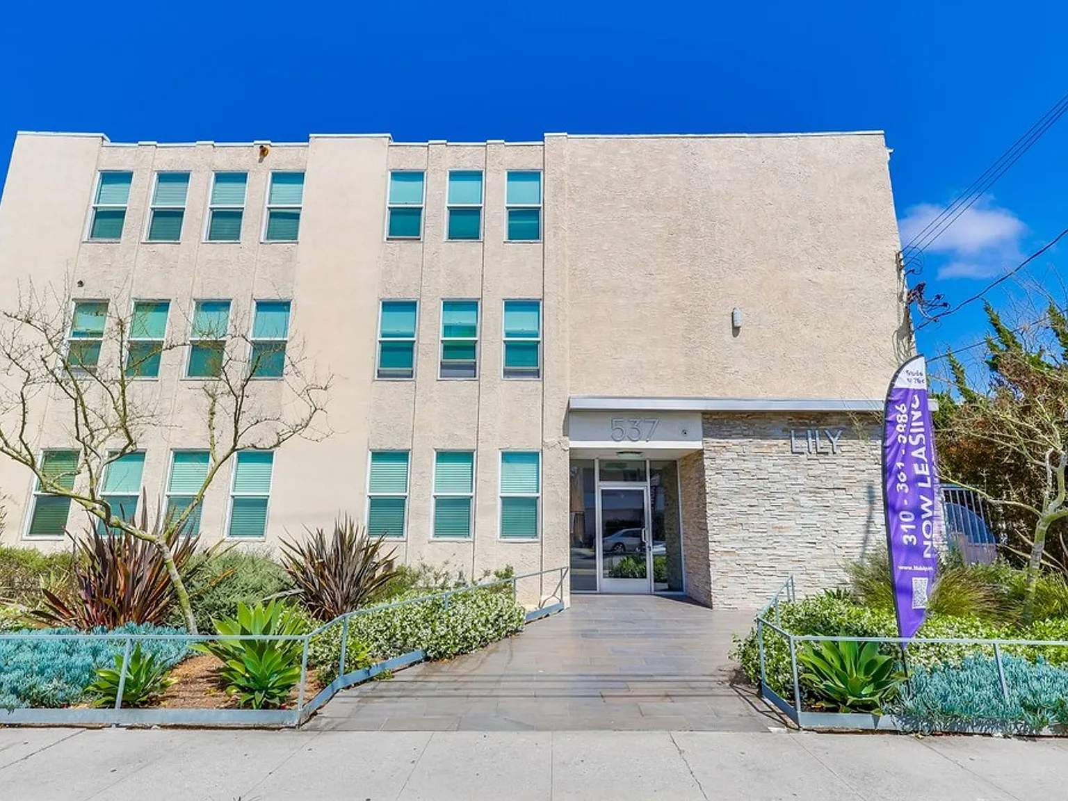 537 W. Hyde Park Blvd — Photo 2