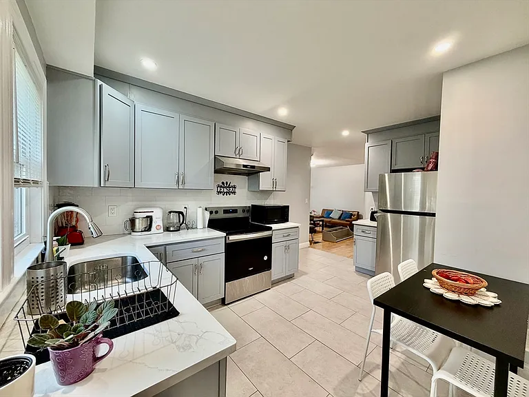 305 Washington St #1 — Photo 24