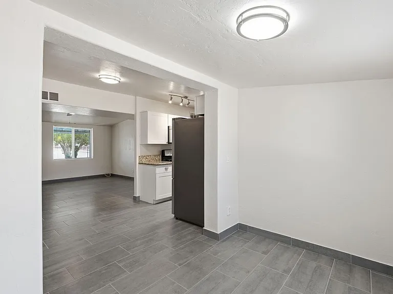 4608 S Fremont Ave — Photo 11