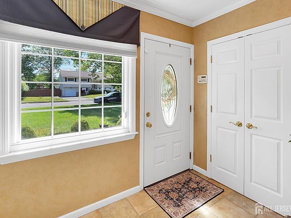 4th image of 27 Sefton Cir