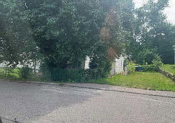 2nd image of 9984 Meadow Ave