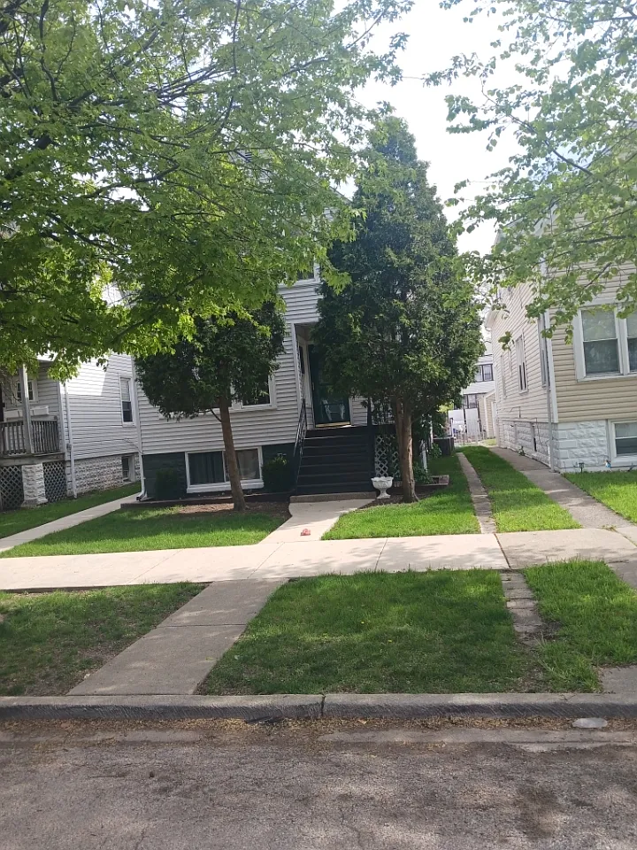 2 bed, 1200 sqft, $1,700 — Photo 1