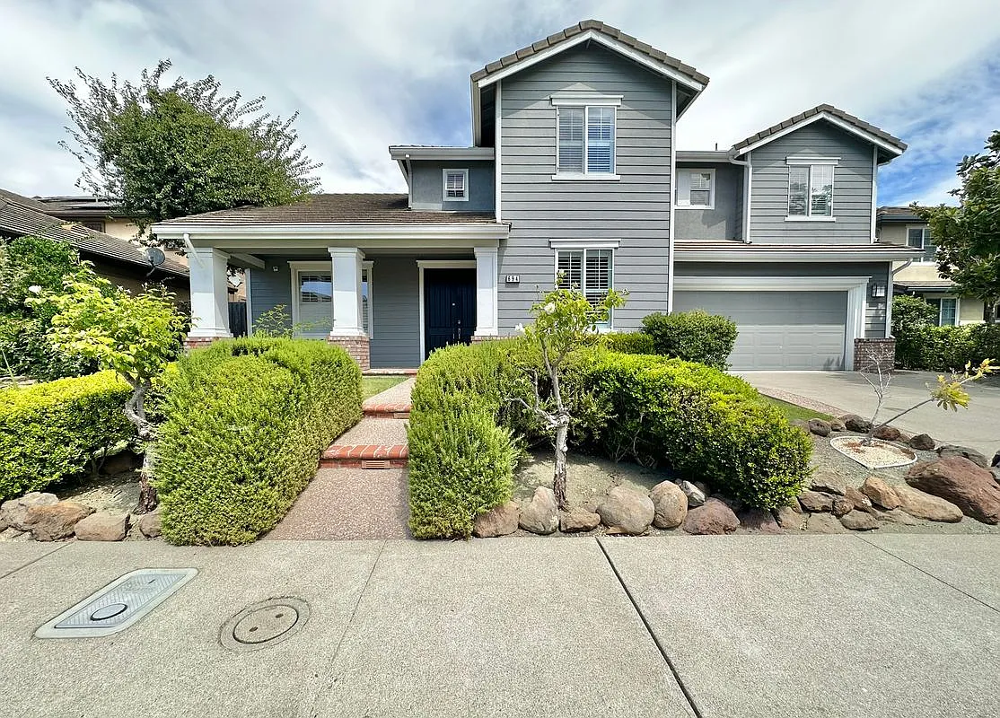 4 bed, 3.0 bath, 3050 sqft, $4,300 — Photo 1