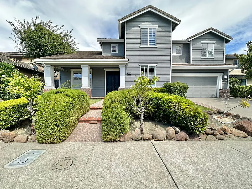 694 Andrew Ct