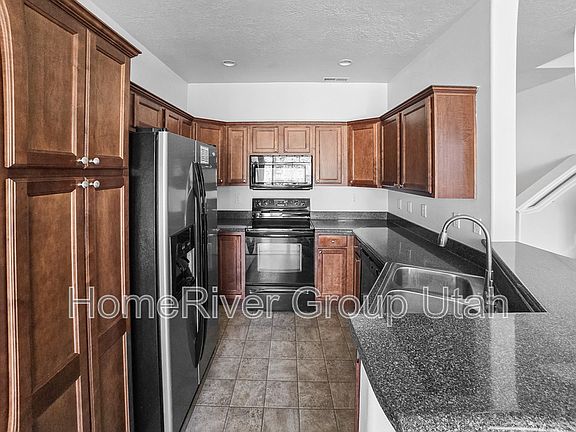 2nd image of 1538 W Kingsbury Ln