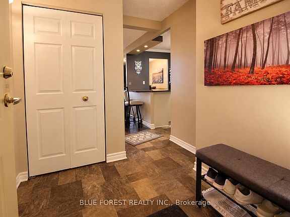 4th image of 323 Colborne St #303