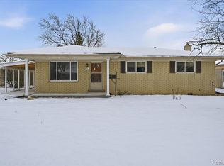 2938 Fox Hill Dr, Sterling Heights, MI 48310