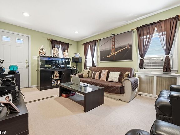 3rd image of 73 Charles St