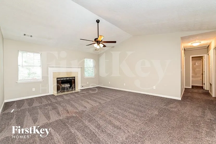 3 bed, 2.0 bath, 1419 sqft, $1,775 — Photo 2