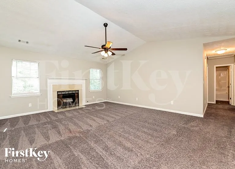 130 Dunwick Ln — Photo 2