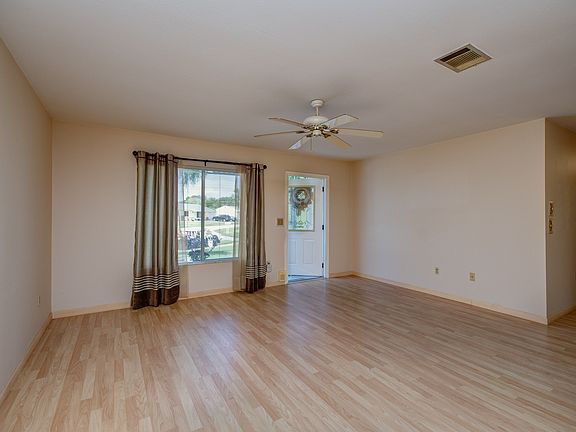 2nd image of 6926 Roslyn Ct