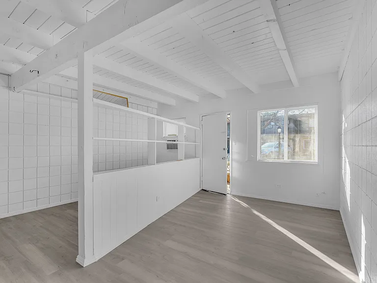 Vassar Apartment — Photo 3
