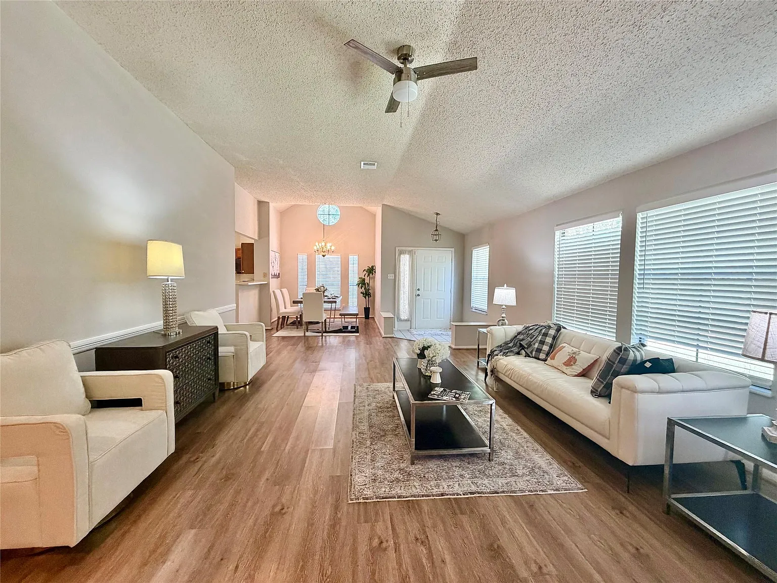 3 bed, 2.0 bath, 1770 sqft, $2,000 — Photo 3