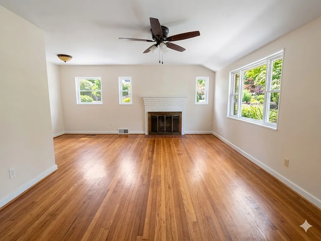 Living Room - 2700 Woodley Pl