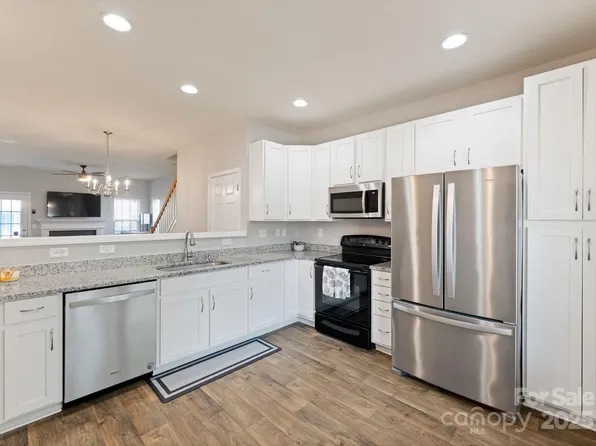 13635 Singleleaf Ln, Charlotte, NC 28278