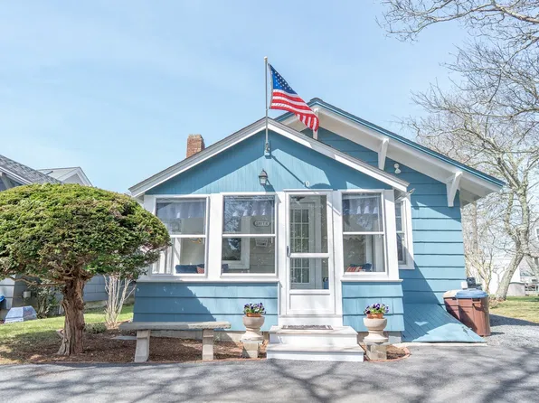 10 Essex Pl, Harwich Port, MA 02646