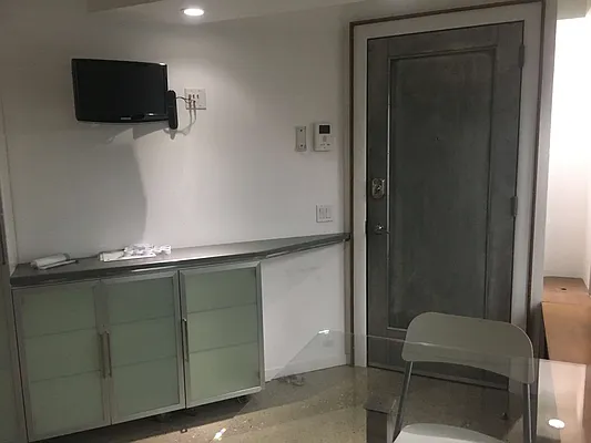 Rented by Hugawall Realty | media 17