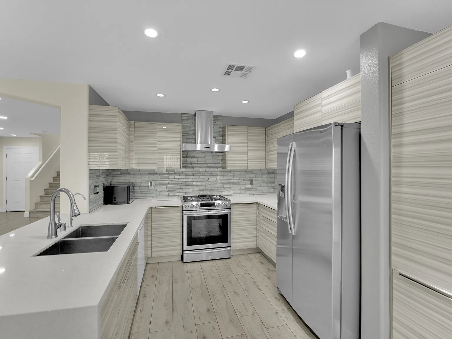 9645 Grapeland Avenue- - 1 — Photo 4