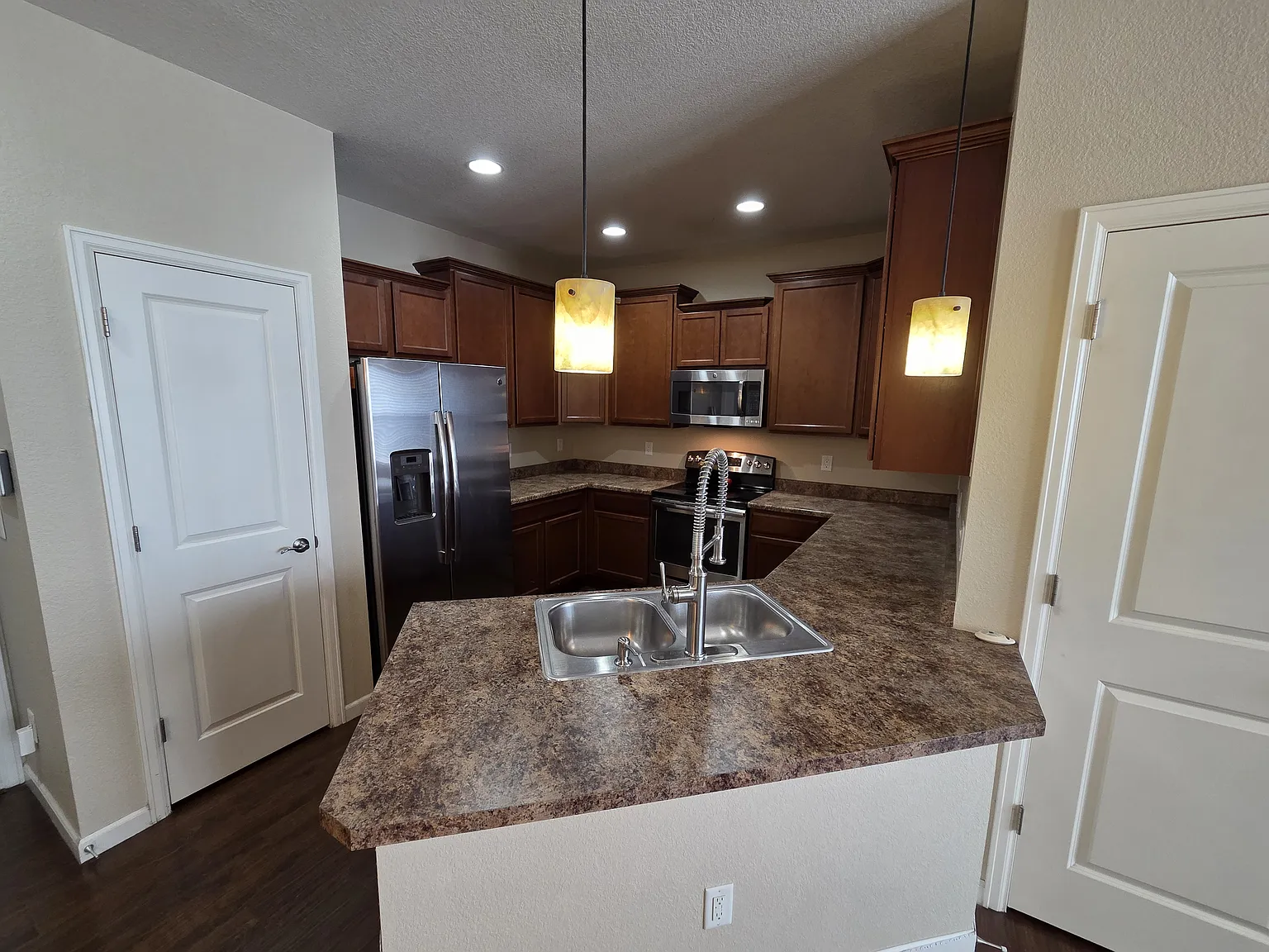 2 bed, 2.5 bath, 1672 sqft, $2,550 — Photo 4