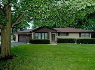 155 Crestwood Dr, Dundee, IL 60118