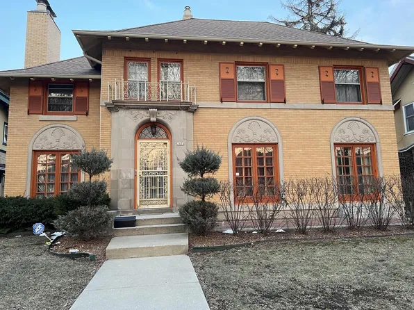 2424 North Grant BOULEVARD, Milwaukee, WI 53210