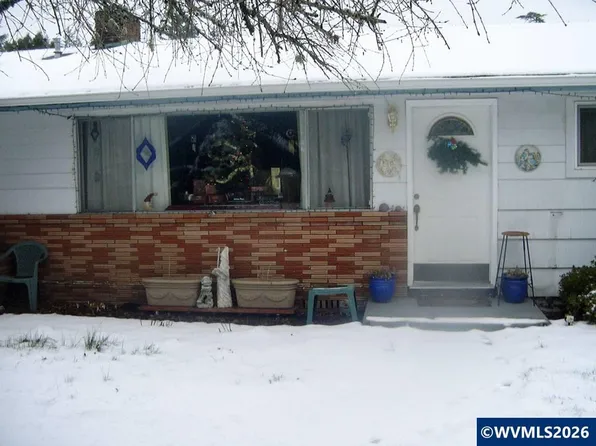 854 SW Swift Ave, Mill City, OR 97360