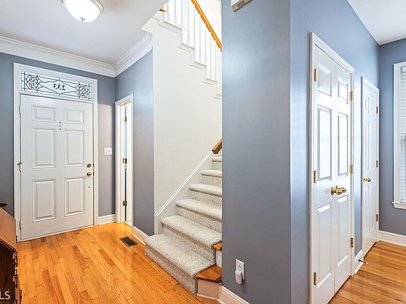 3rd image of 233 Christina Ct