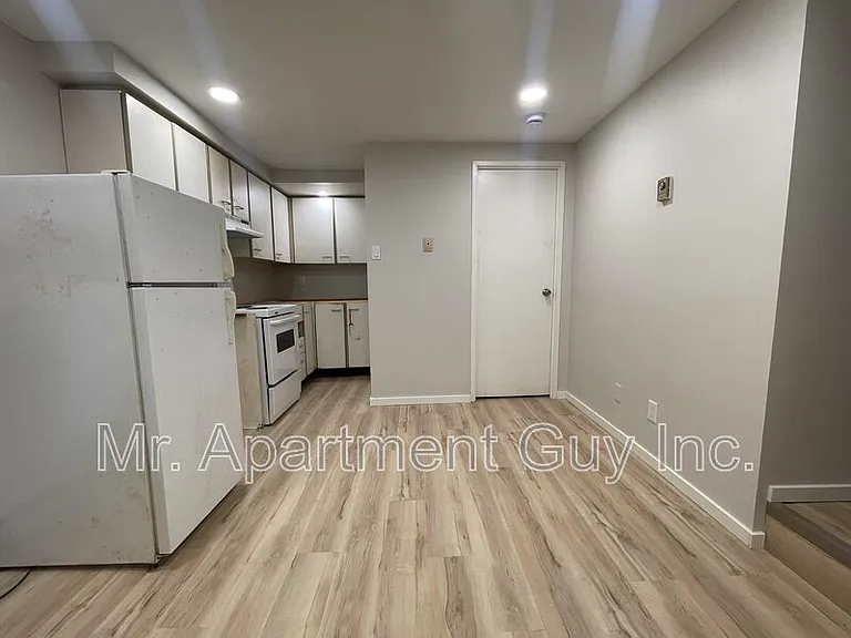 252 Main St W #LOWER — Photo 5