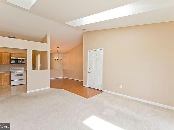 4th image of 164 Brookland Ct APT 9