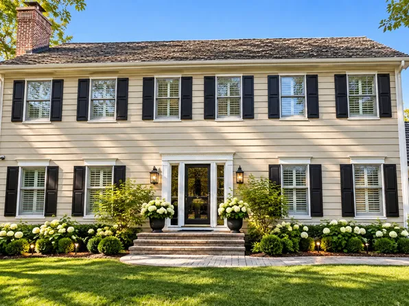 25138 N Pawnee Rd, Barrington, IL 60010