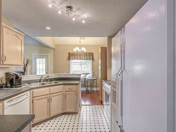 5th image of 3208 Garrison Park Cir