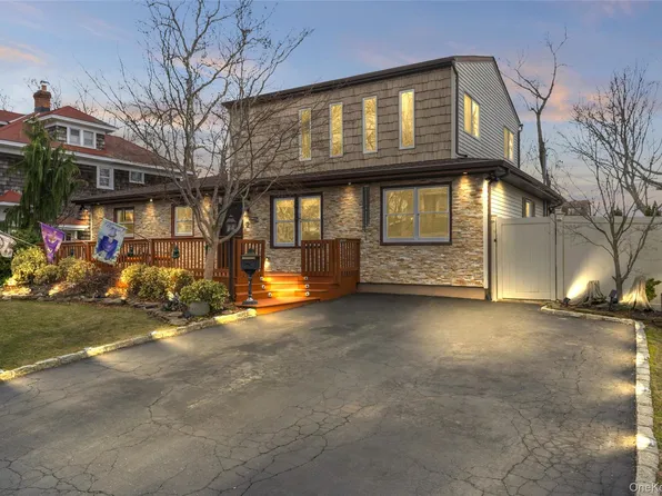 2 Burnett Avenue, Bay Shore, NY 11706