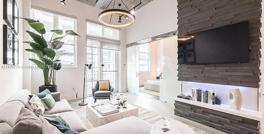Cite Condo — Photo 1