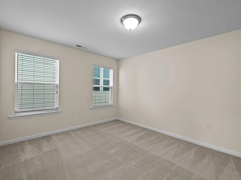 271 Begen St — Photo 33