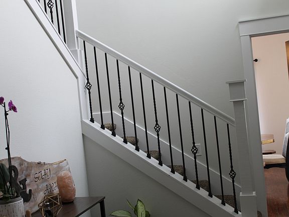 2nd image of 8 Maverick Ln